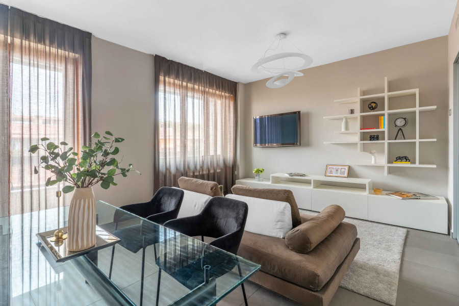 Luminoso trilocale in zona De Angeli