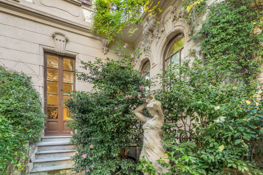 Prestigiosa residenza liberty con giardino in zona Risorgimento 