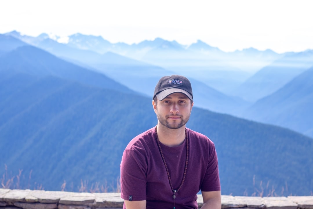 Conner Bloyd in front of mountains in Washington