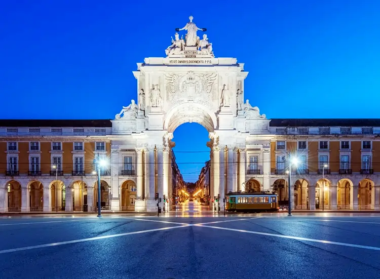 lisbon commerce square