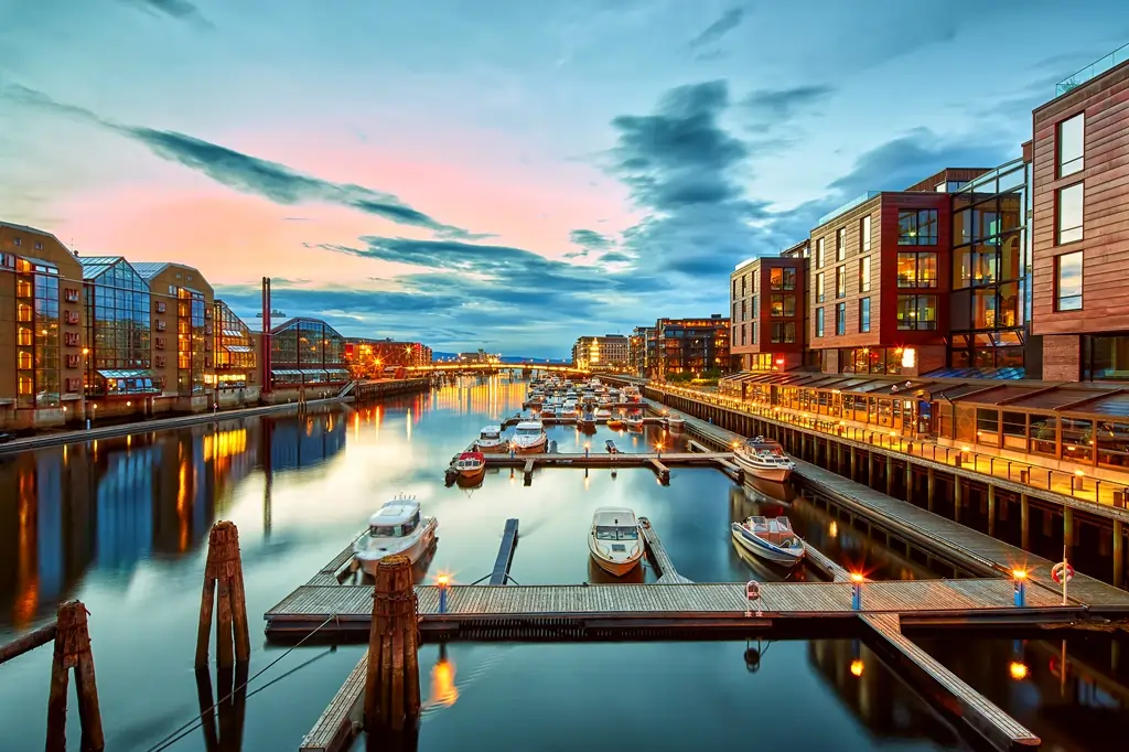 trondheim riverfront boats