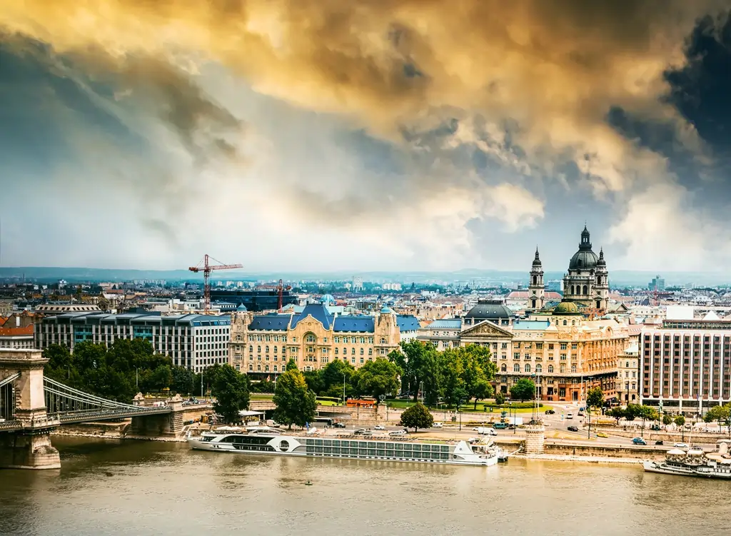 Budapest Parliament — Hungary Golden Visa