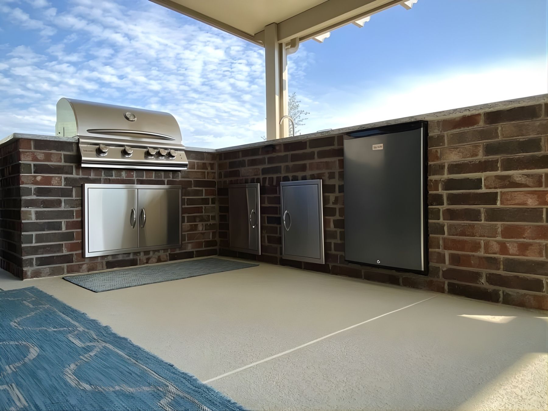 gorgeous outdoor kitchen