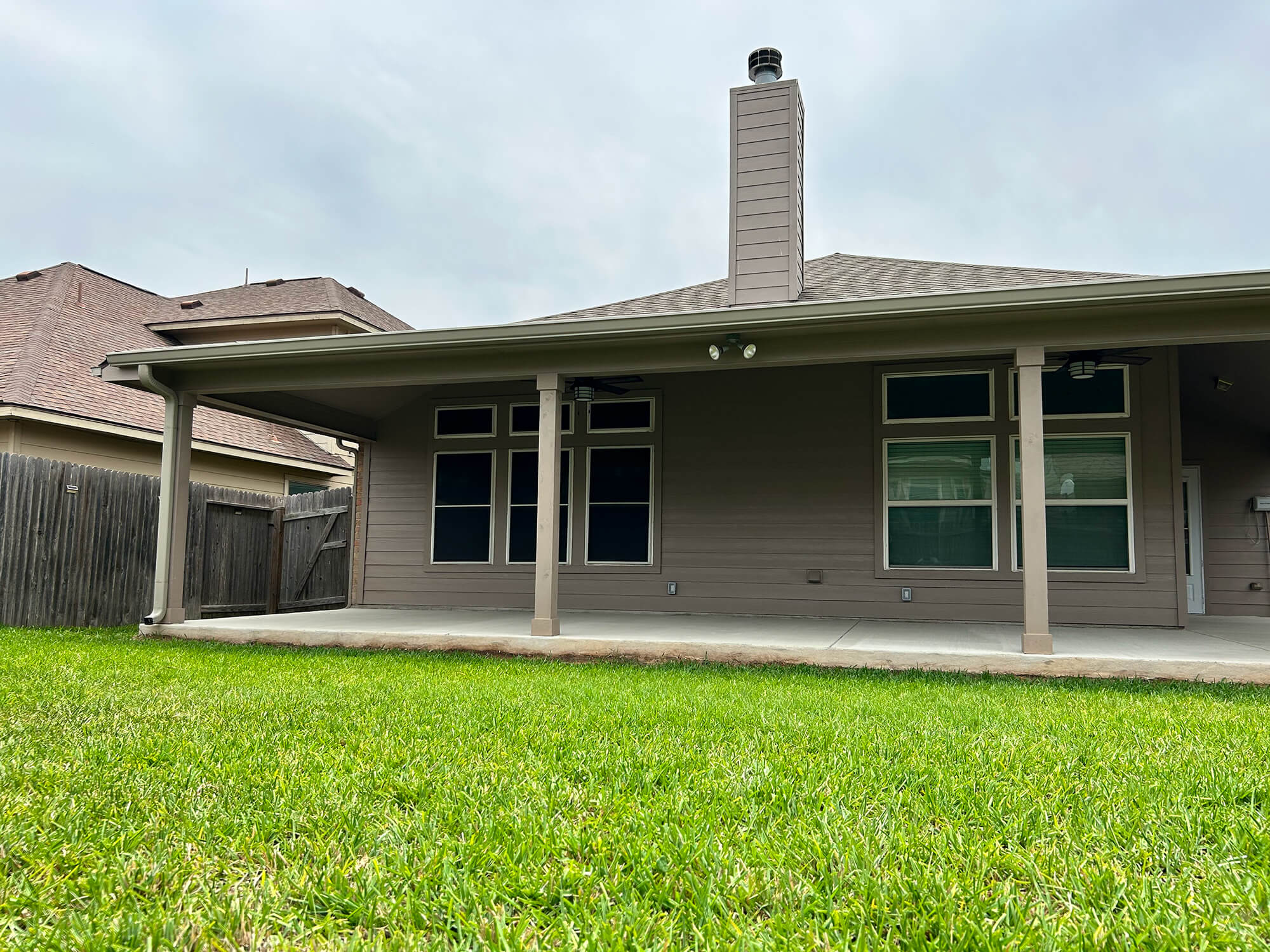 San Antonio patio cover with grassy yard.