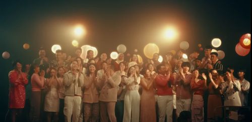 Astro新年抒情主打《如约回家》MV释出 百人合唱盼回家团聚