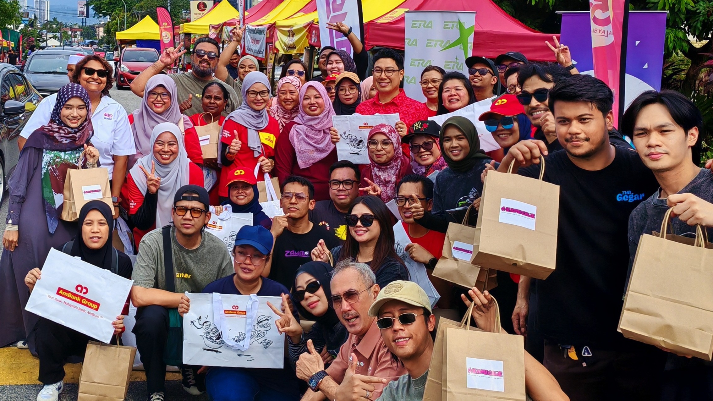 Astro Audio Raikan Komuniti Kampung Baru Dengan Agihan Bubur Lambuk