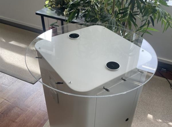 Borne de recharge solaire téléphones, tablettes et ordinateurs