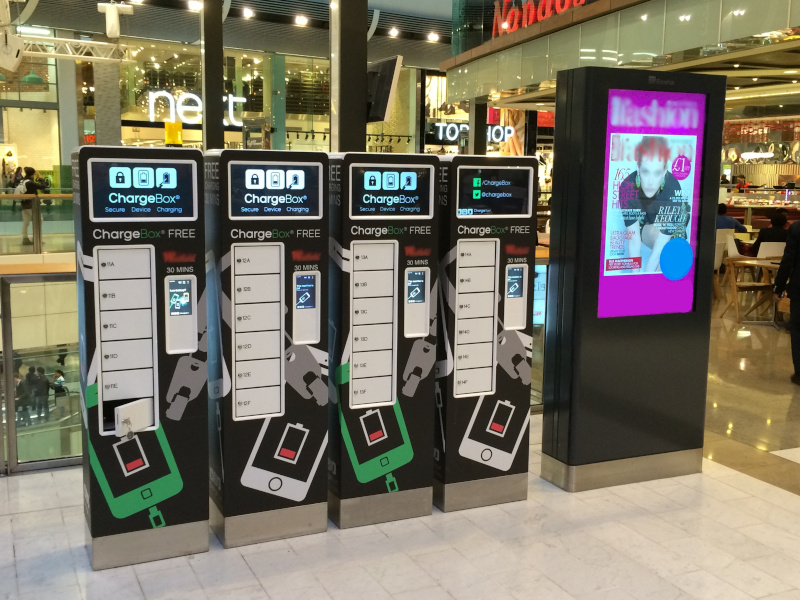 Quelle borne de recharge de téléphone pour votre commerce ?