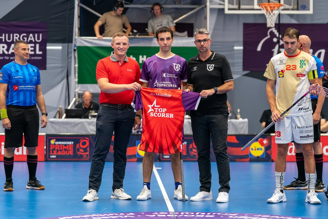 Übergabe Topscorer Shirt
