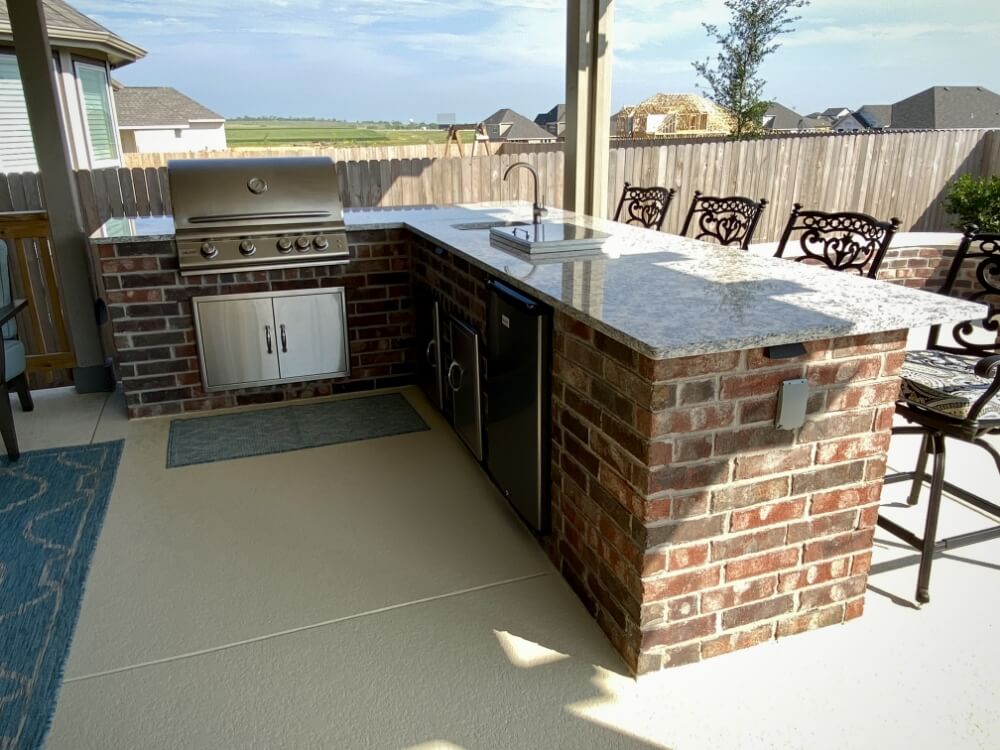 outdoor kitchen with white granite countertop