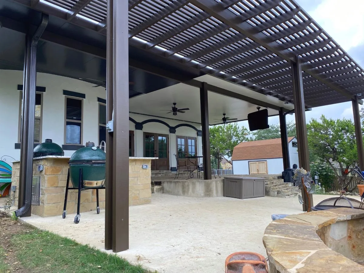 Modern pergola with outdoor kitchen San Antonio.
