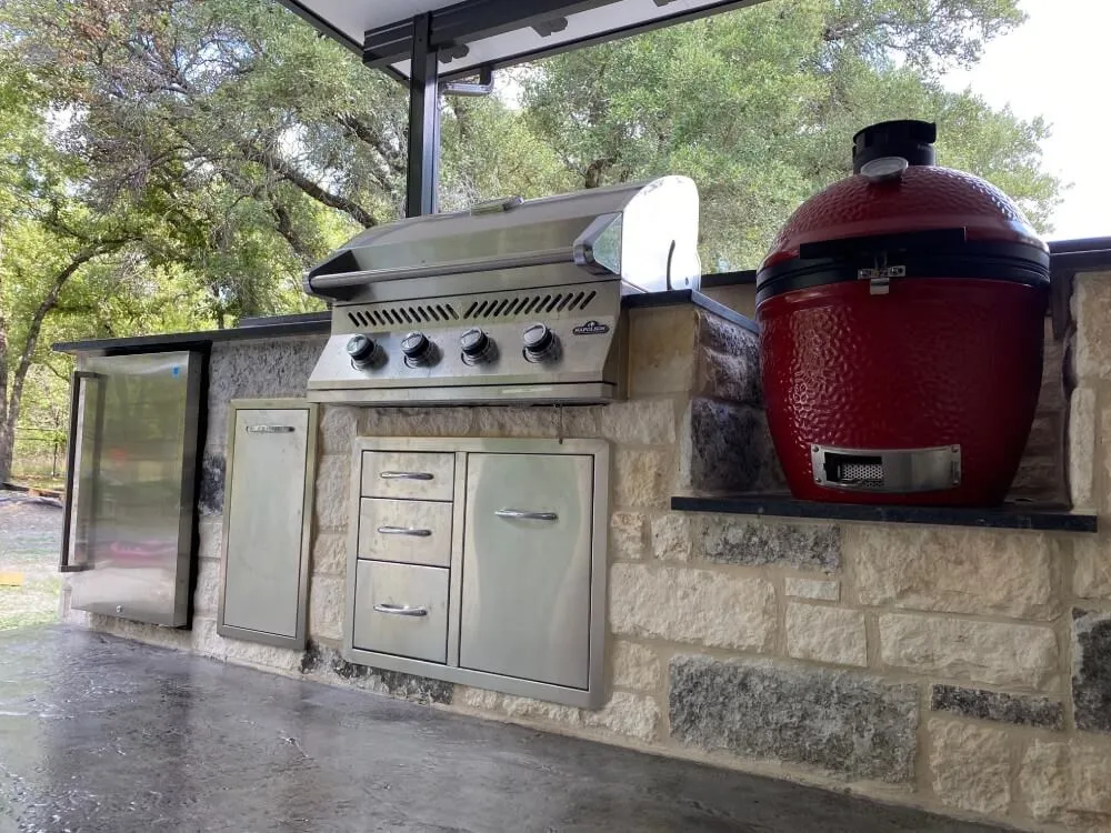 Outdoor kitchen with grill and kamado cooker, San Antonio.