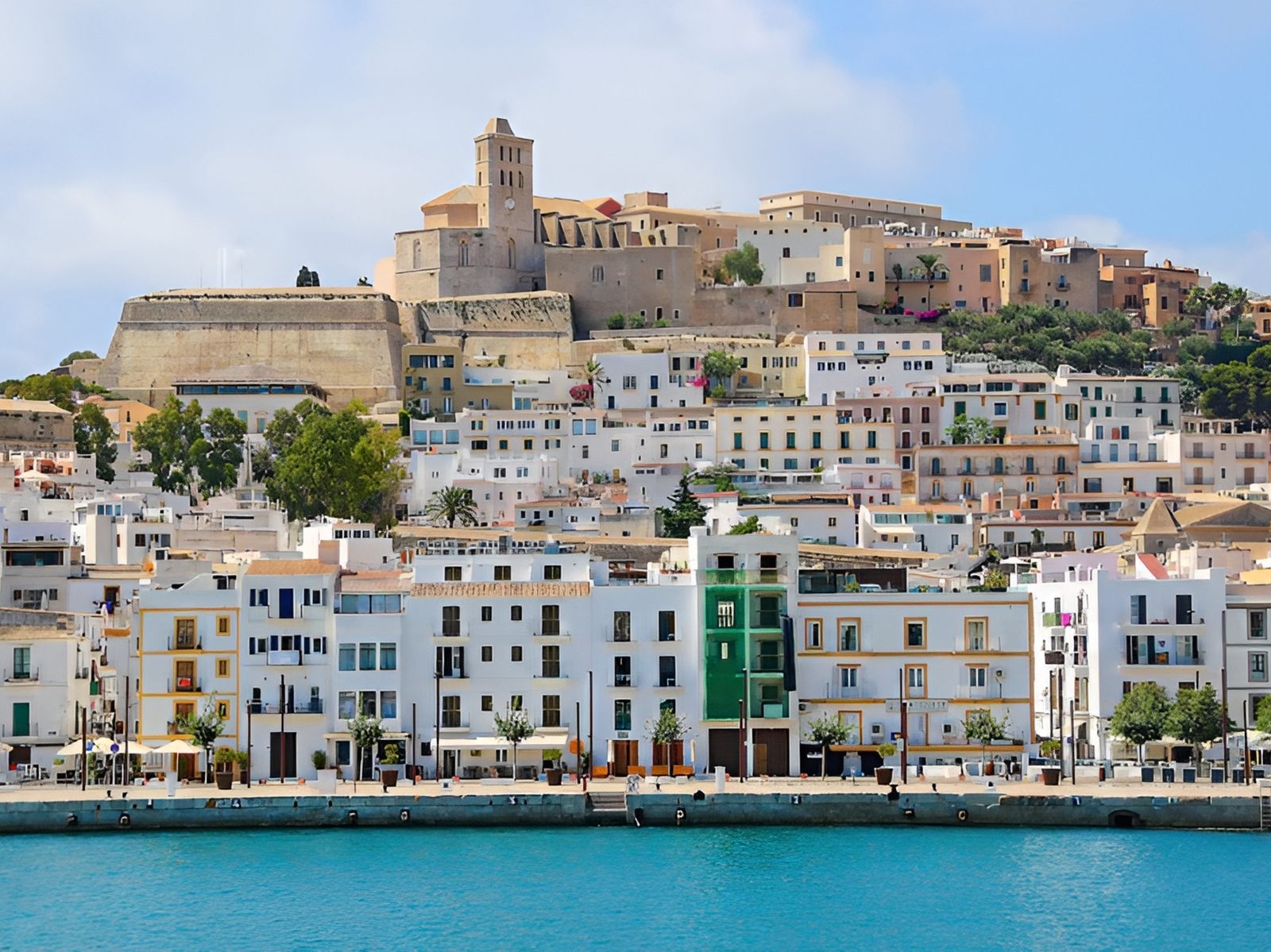 White buildings of Paros and beach, 4th day of our itinerary