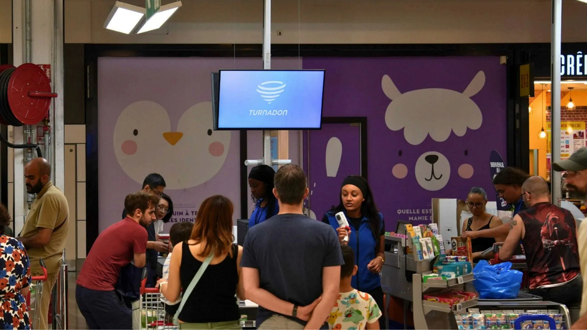 écrans publicitaires dans les centres commerciaux