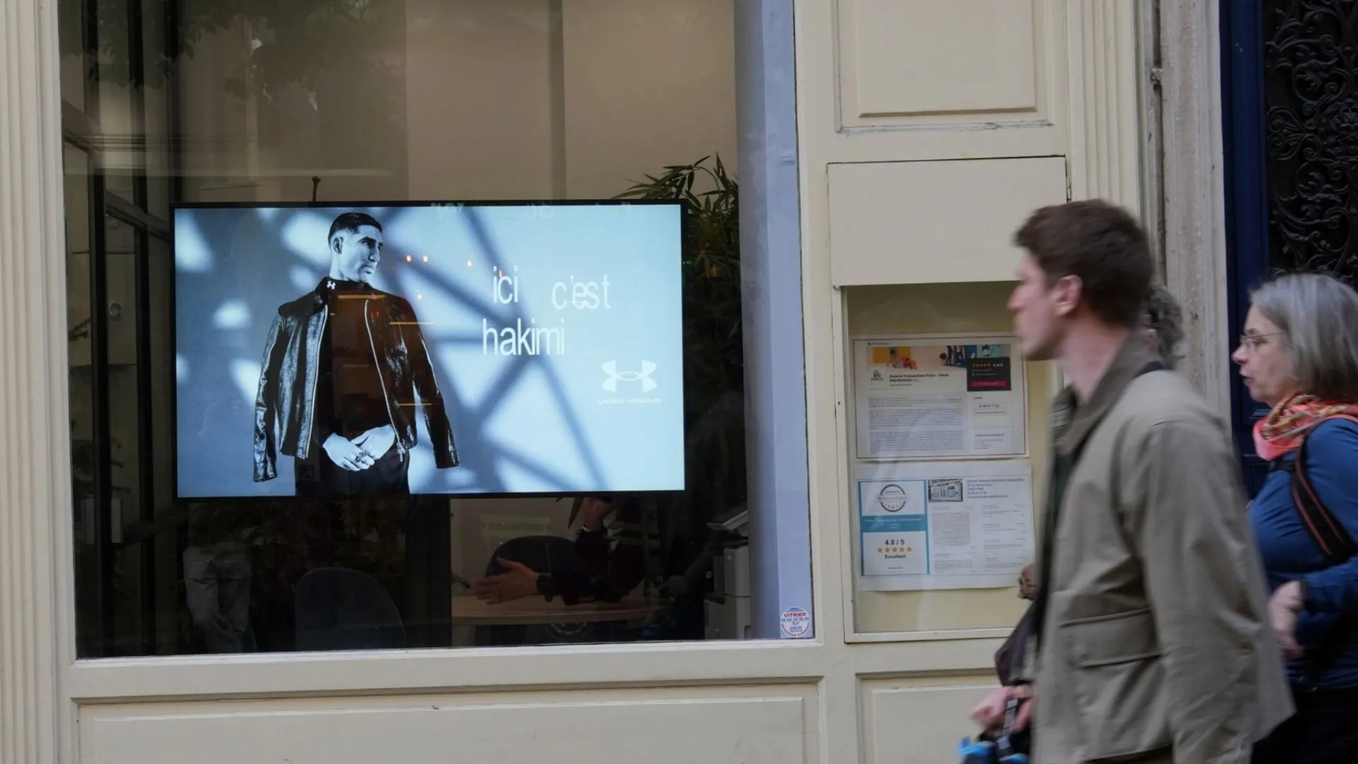 monétiser l’emplacement de votre commerce avec l'affichage dynamique en vitrine