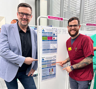 CEO da NGPOD com a nutricionista vencedora do prémio NHS
