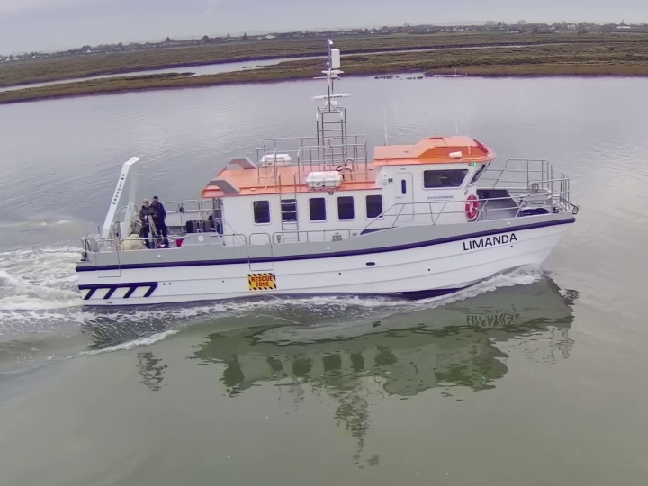 Nachhaltige Innovation auf dem Wasser: Unser erstes Pilotprojekt mit dem Forschungskatamaran „Limanda“