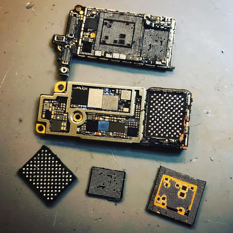 Odzyskiwanie danych metodą SWAP iPhone