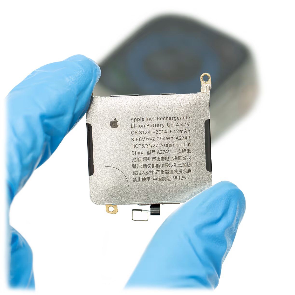 Wymiana baterii Apple Watch podczas naprawy zegarka w serwisie MacLab w Gdyni.