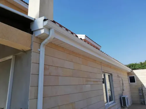 finished white seamless aluminium gutters 