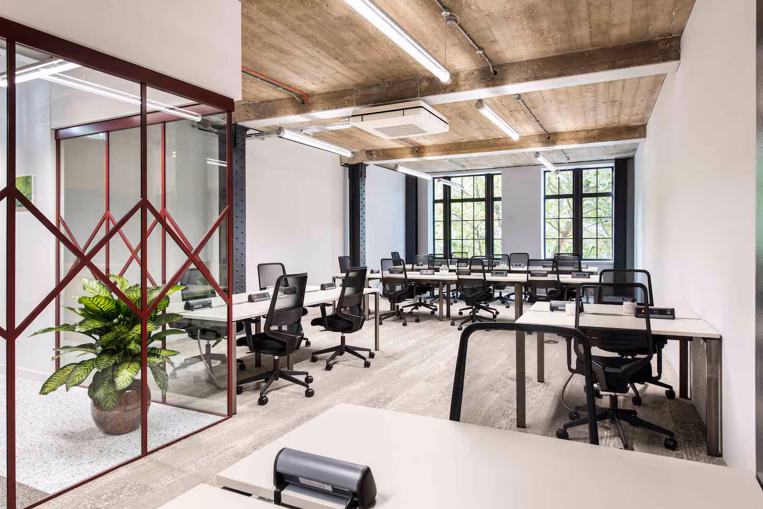 Empty private office space in London 