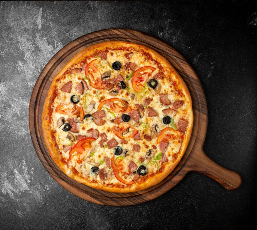 A Guide to Achieving the Perfect Cheese Pull on Your Pizza