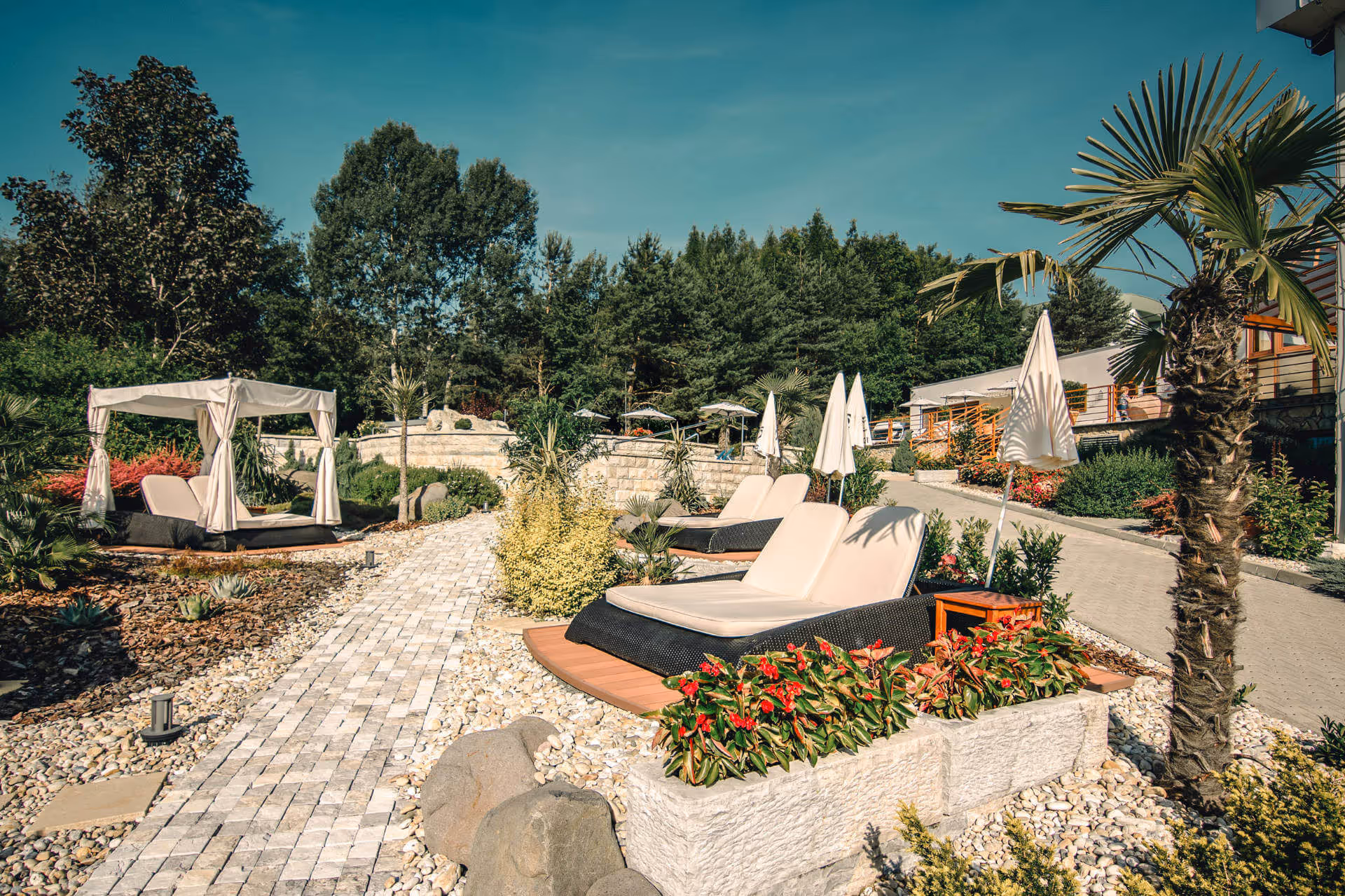 Termálny vonkajší bazén vo wellness a spa resorte Kaskady