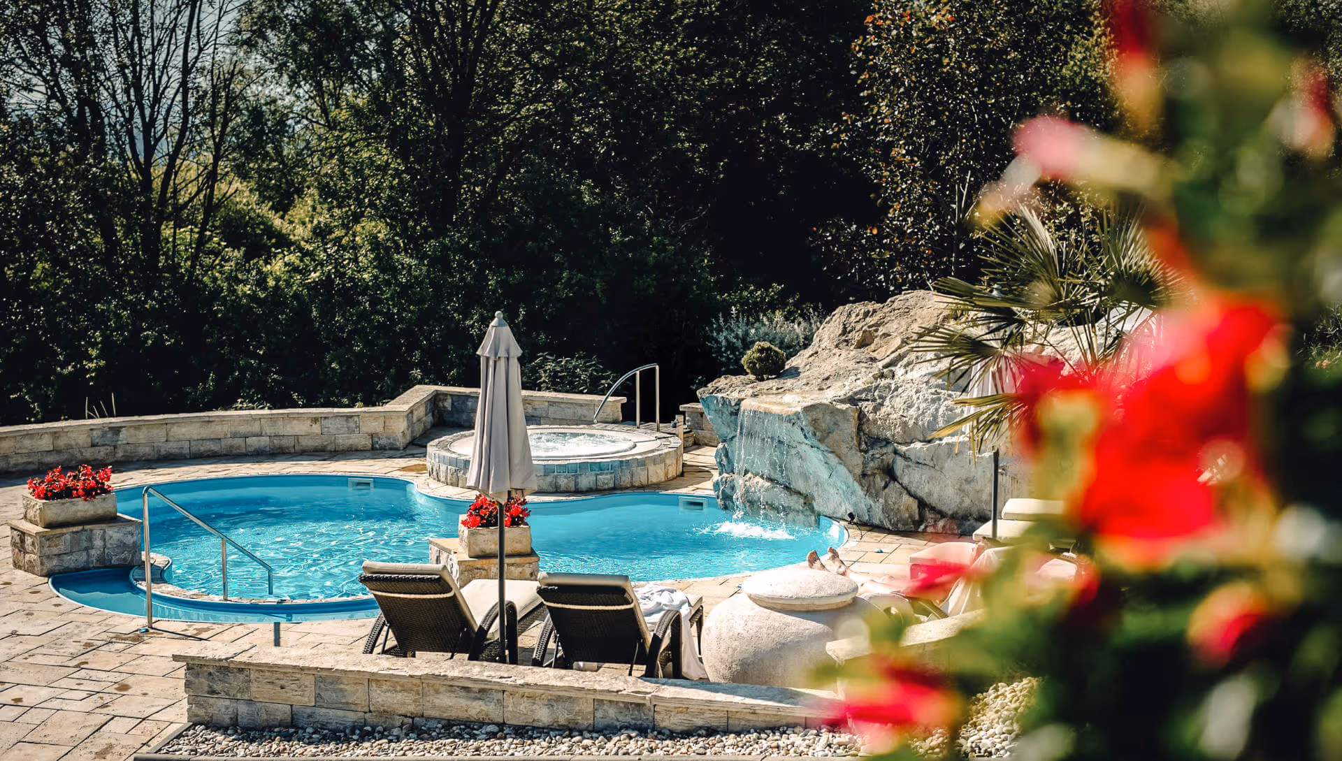 Termálny vonkajší bazén vo wellness a spa resorte Kaskady