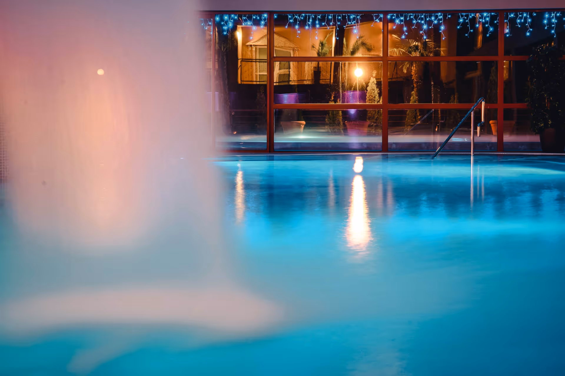 Termálny vnútorný bazén vo wellness a spa resorte Kaskady