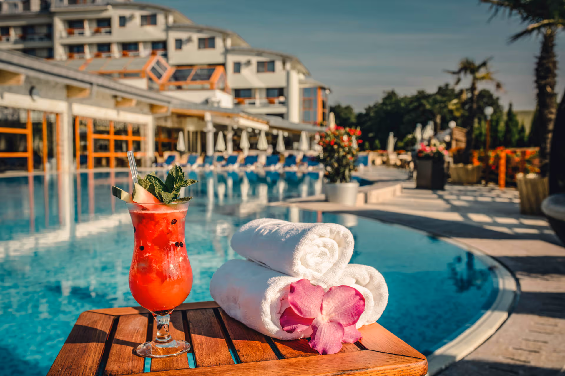 Termálny vonkajší bazén vo wellness a spa resorte Kaskady