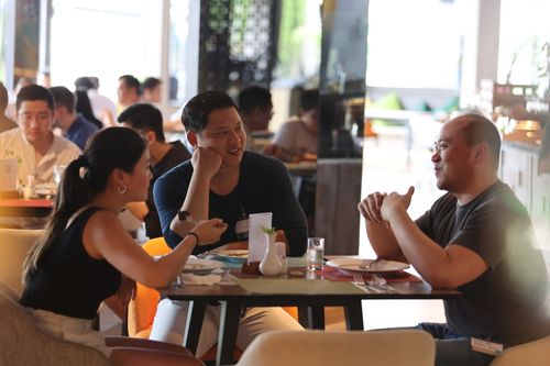 Founders having lunch with Brian, one of the GPs at Iterative.