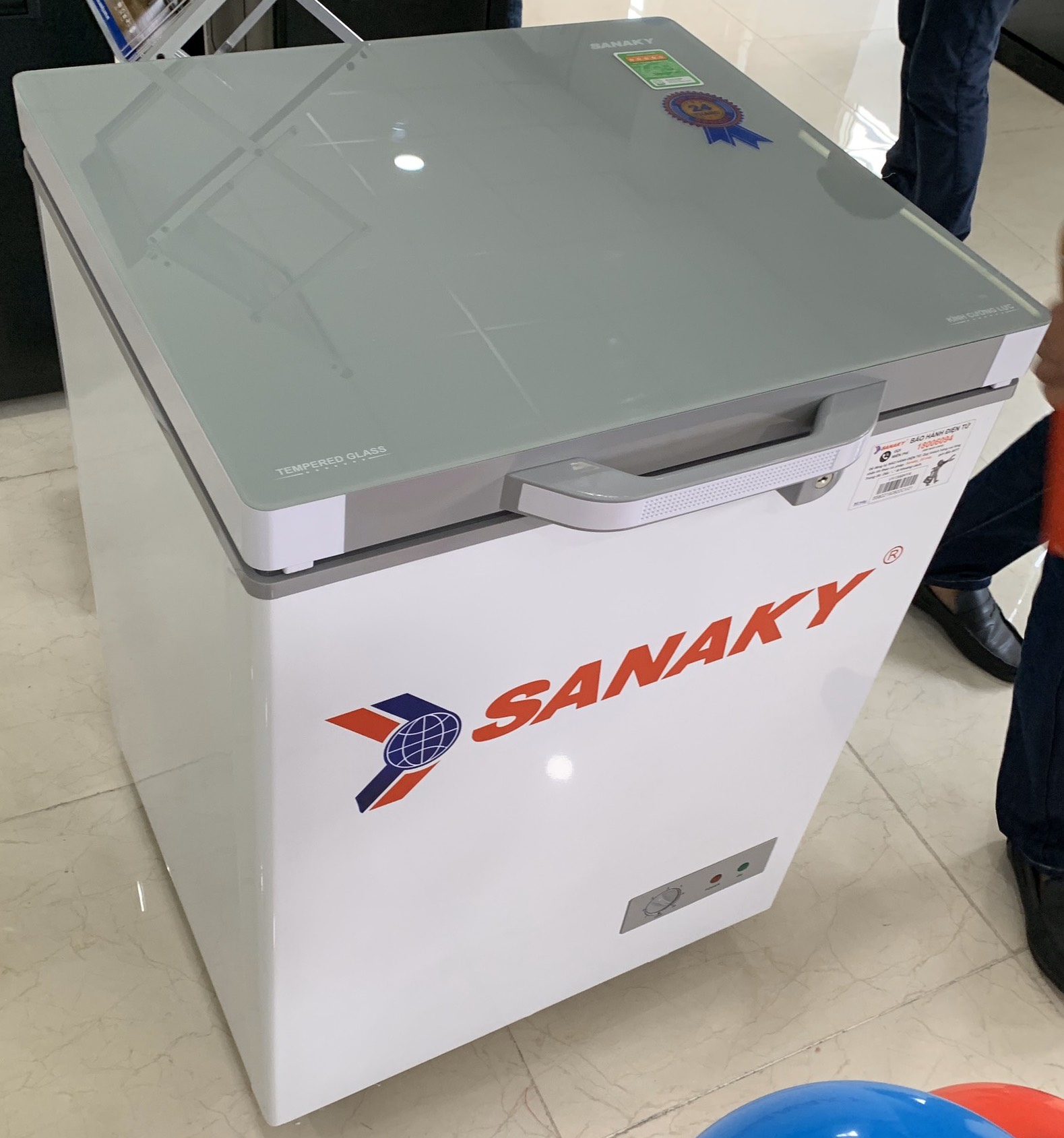 ảnh chi tiết tủ đông sanaky vh1599hyk