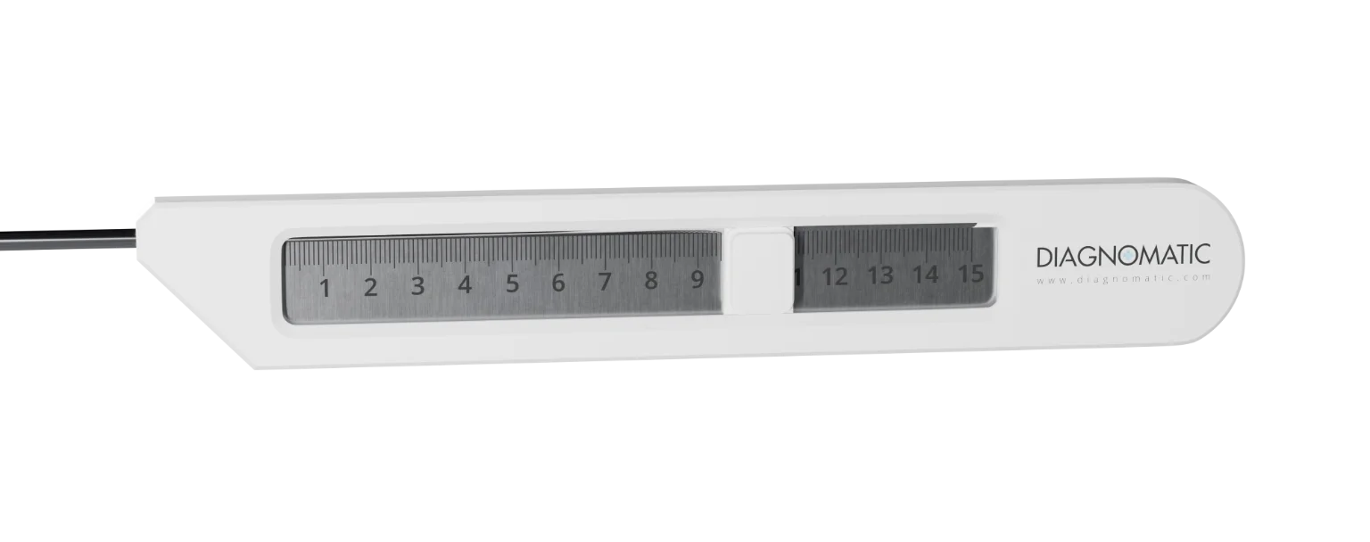 Reading the measured brachytherapy needle length directly from the scale window on the measuring device.