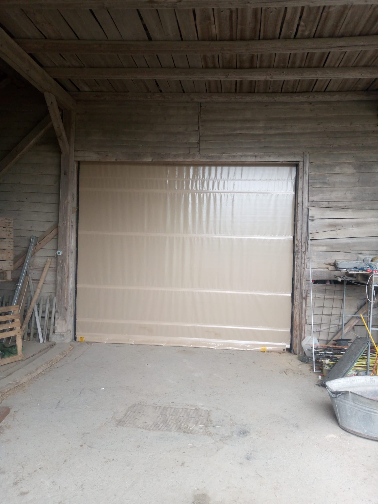 Montage d'une porte à enroulement
