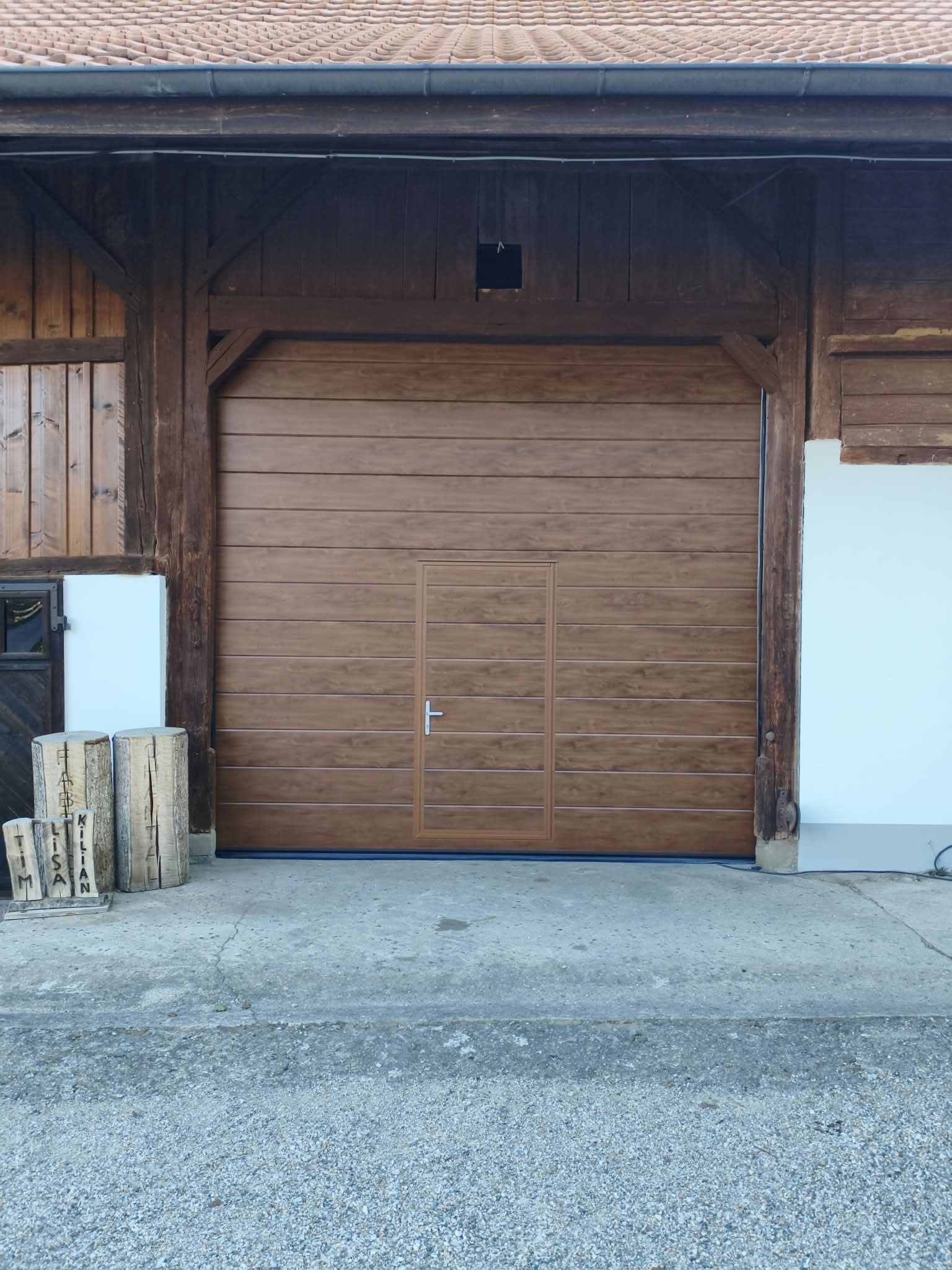 Porte sectionnelle effet bois à Oleyres