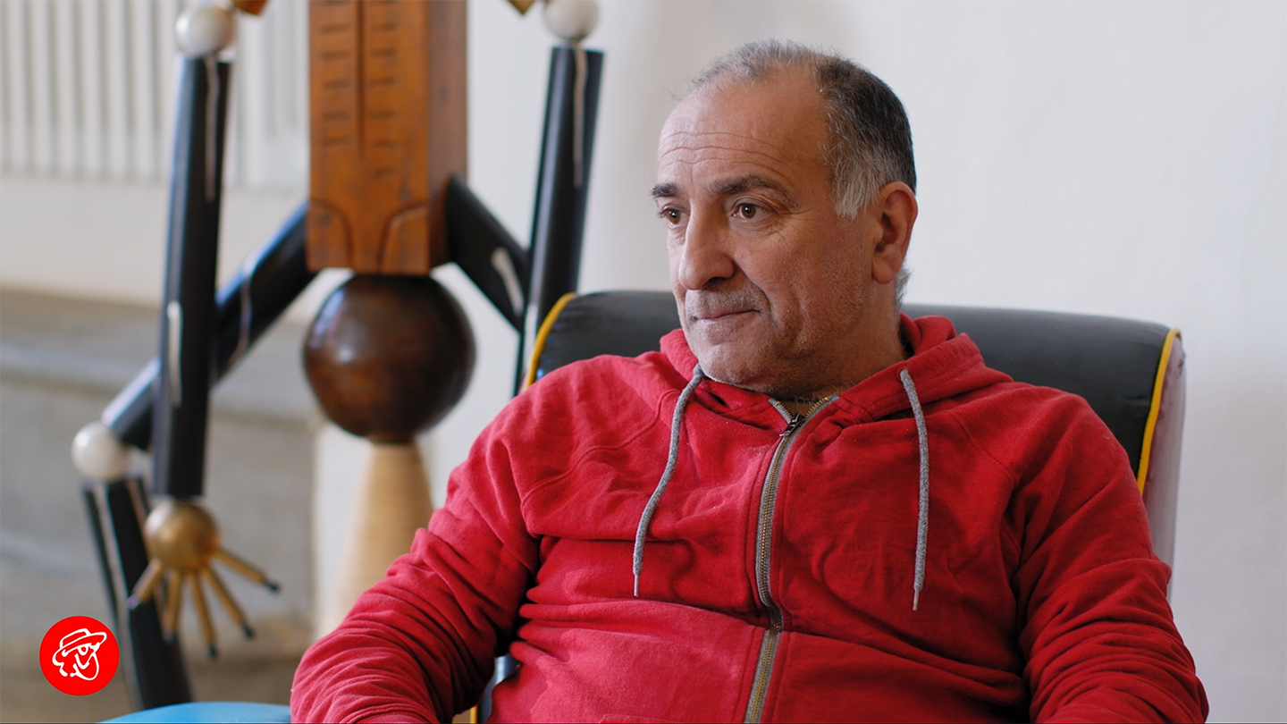 Disegno di uomo con una donna che entra nella sua bocca