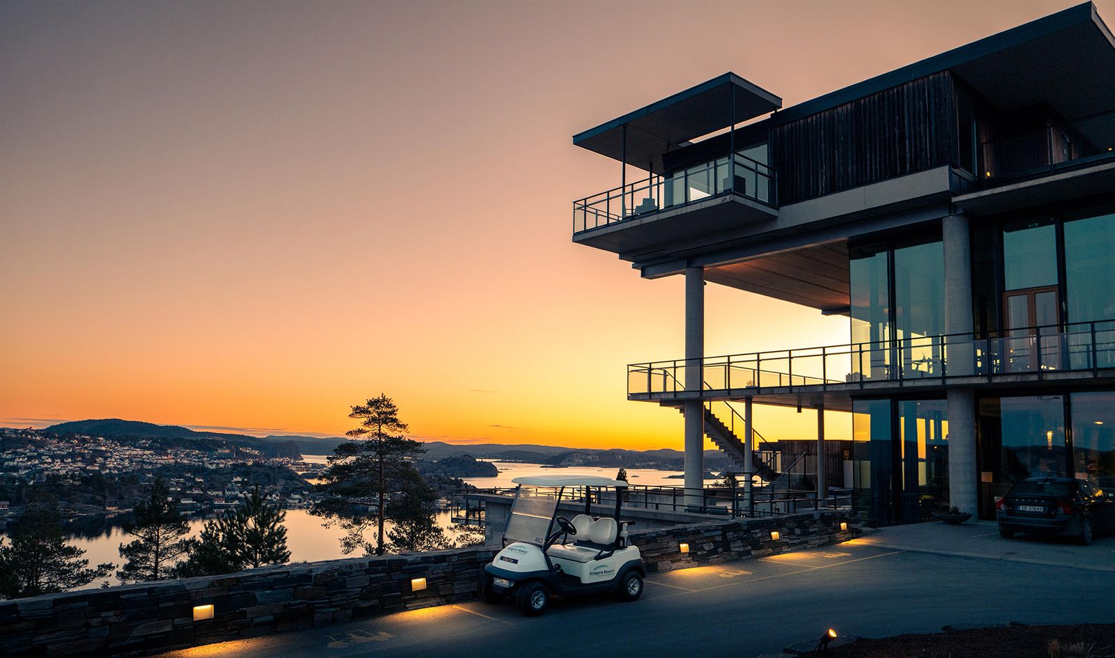 Kragerø Resort i solnedgang med utsikt over fjorden