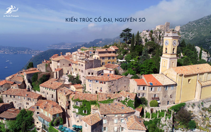 Toàn cảnh làng Èze từ trên cao