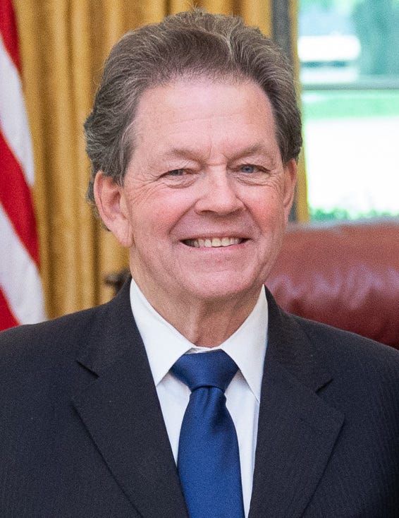 https://upload.wikimedia.org/wikipedia/commons/c/c7/Arthur_Laffer_2019.jpg
