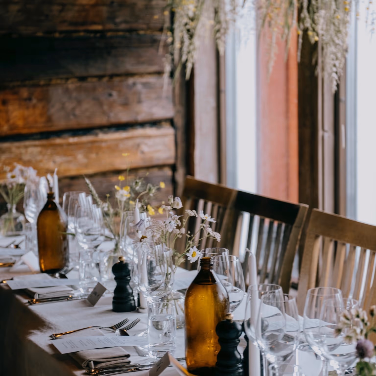 Bordsdekor sommarbröllop i fjällen