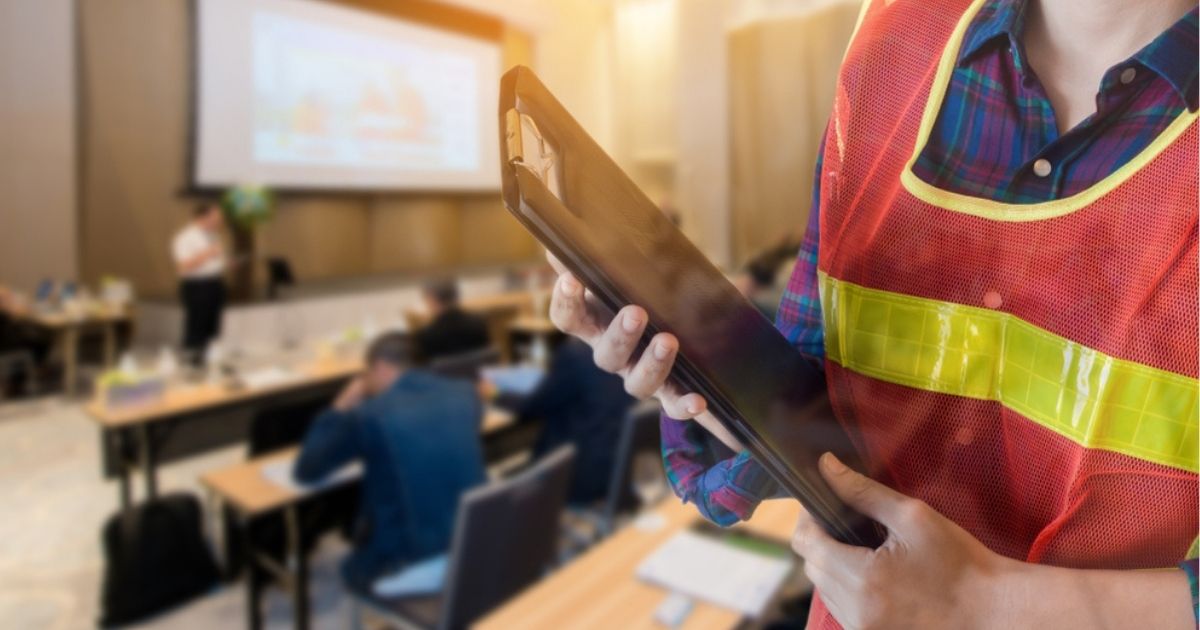 Maximizando seguridad laboral: beneficios de un software especializado en cumplimiento normativo en HSE