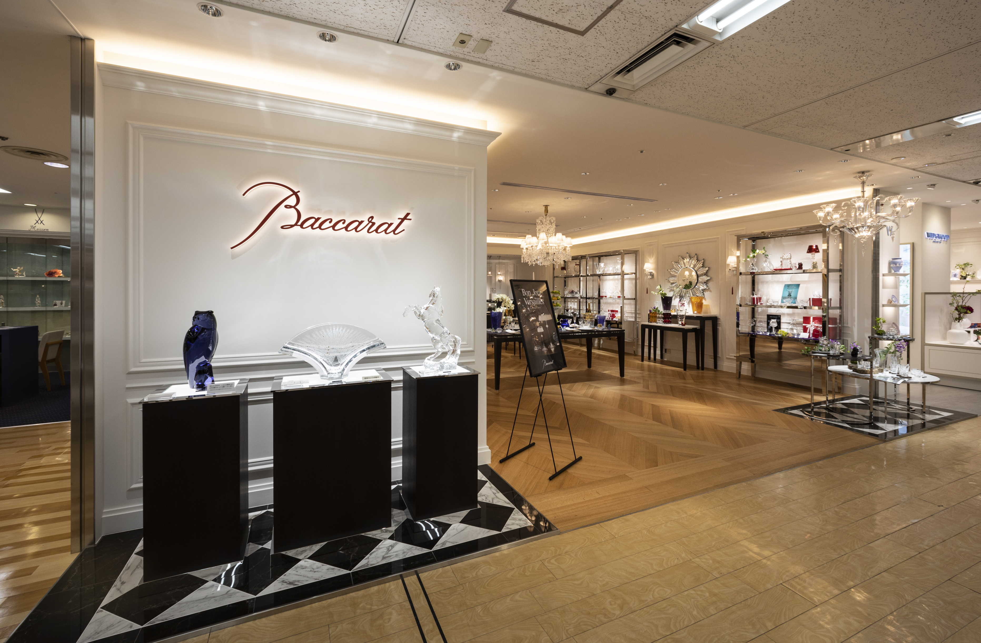 福岡県のクリスタルガラス製品販売の内装デザイン事例(株式会社ア・ファクトリー) 福岡県のクリスタルガラス製品販売の内装デザイン事例(株式会社ア・ファクトリー)
