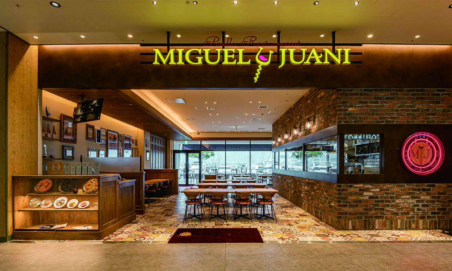 神奈川県のスペイン料理・シーフード・ビストロの内装デザイン事例(株式会社ア・ファクトリー) 神奈川県のスペイン料理・シーフード・ビストロの内装デザイン事例(株式会社ア・ファクトリー)