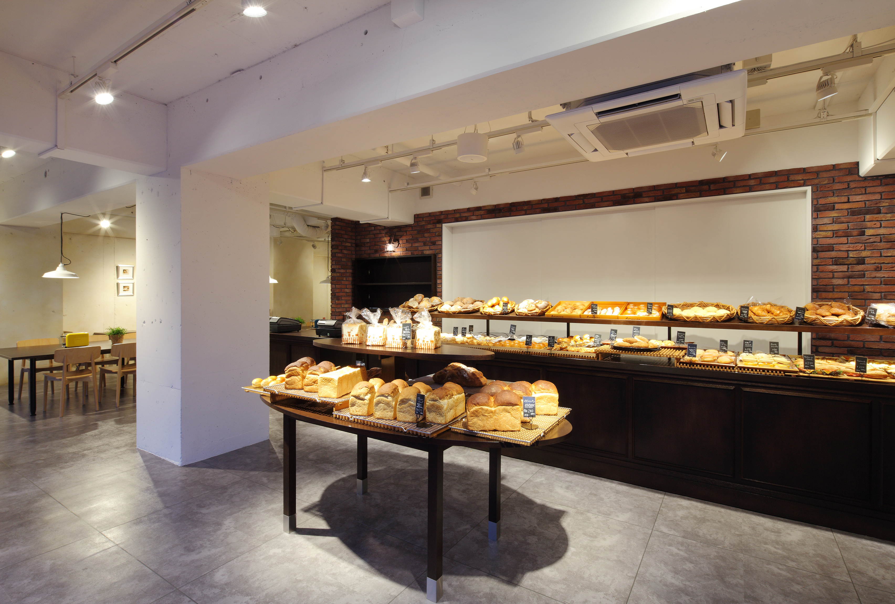 千葉県のパン屋・ベーカリーの内装デザイン事例(株式会社ア・ファクトリー) 千葉県のパン屋・ベーカリーの内装デザイン事例(株式会社ア・ファクトリー)