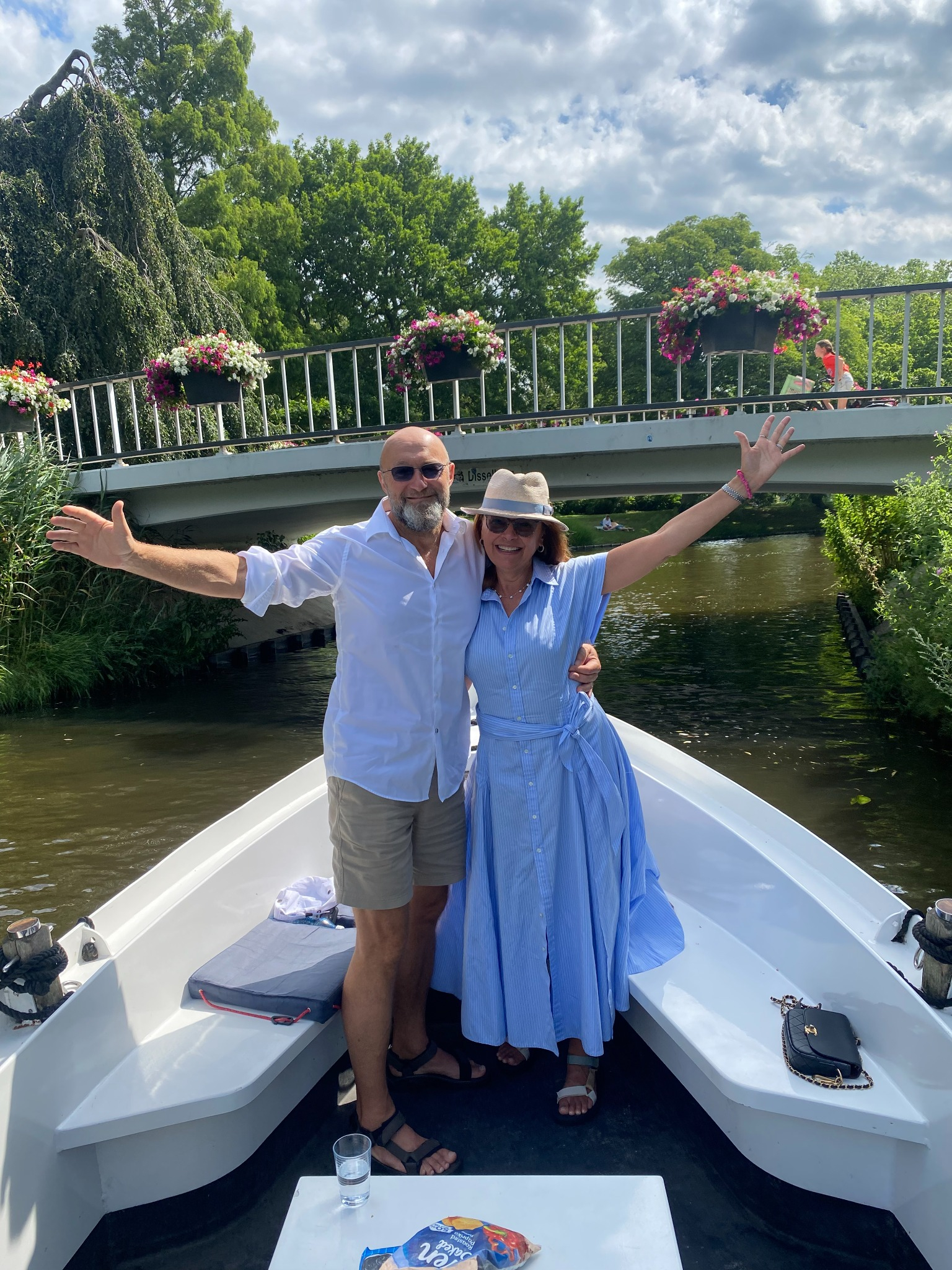Couple on a boat tour in Leiden