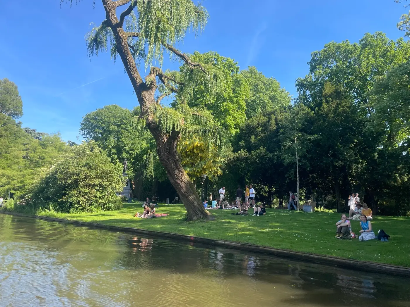 Van der Werf park Leiden boat tour view