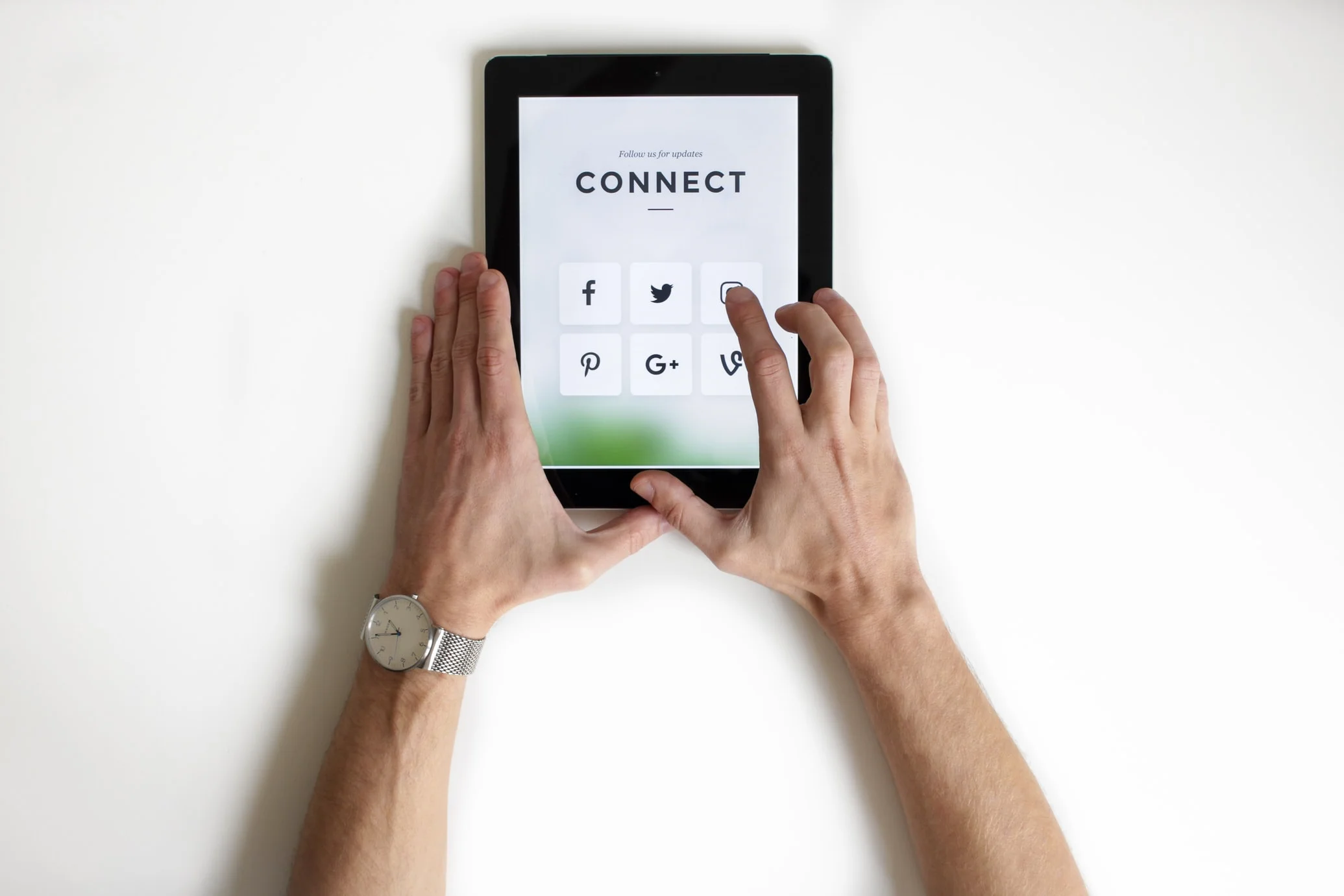 Amplifying Your Social Media Presence with Mobilo Digital Business Cards