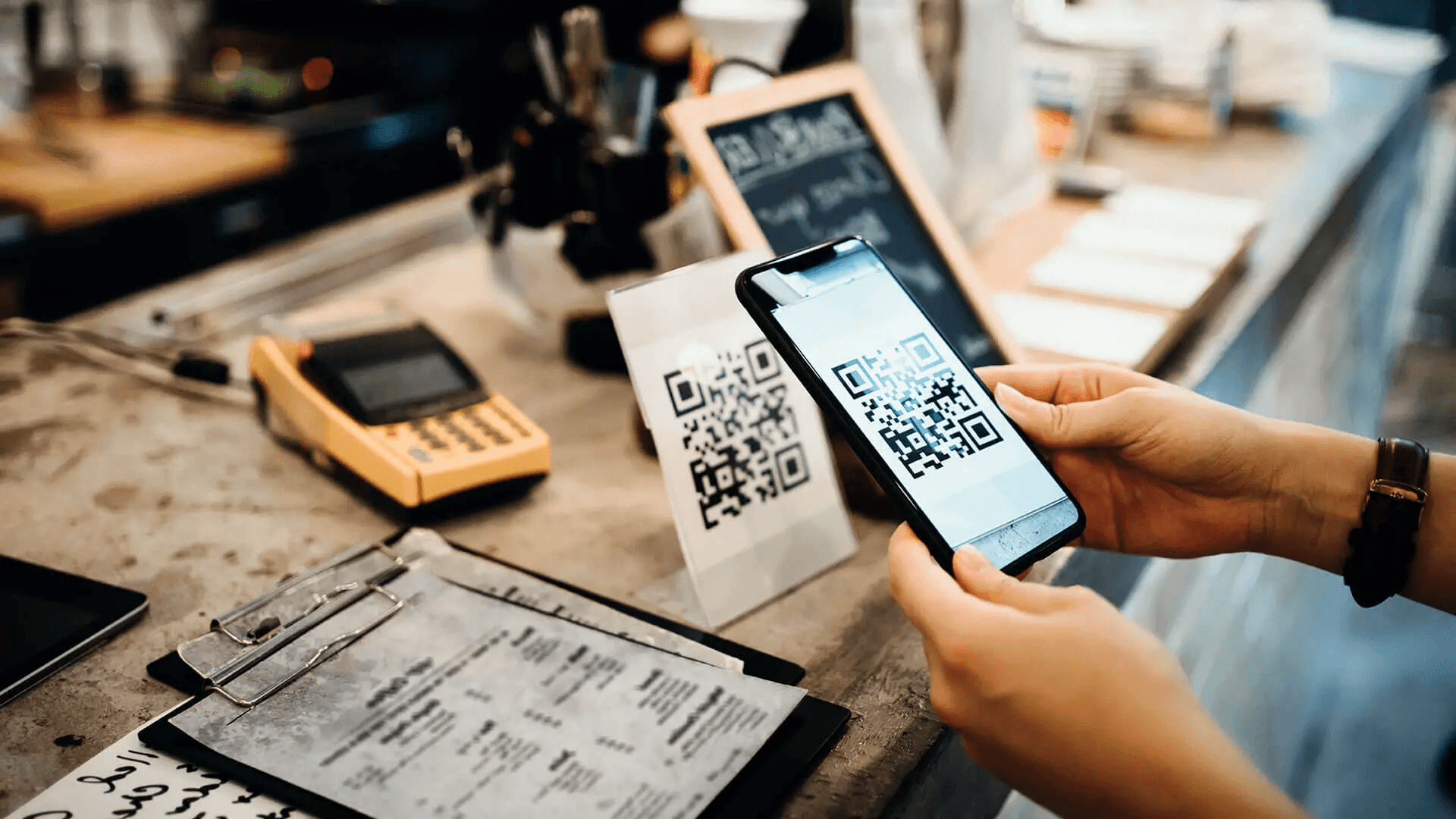  Scanning QR code for mobile payment - Dynamic QR Code Example