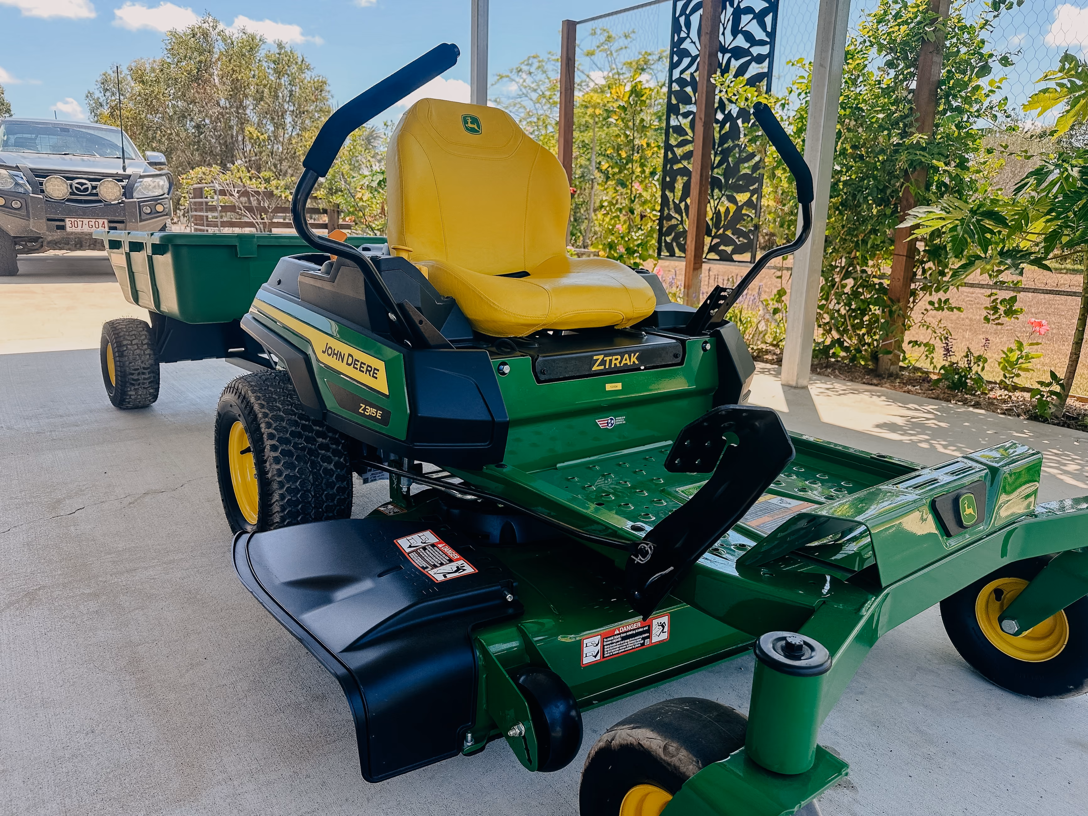 John Deere Z315E Residential ZTrak™ Zero-Turn Mower, 10P Polycart, and Home Maintenance Service Kit