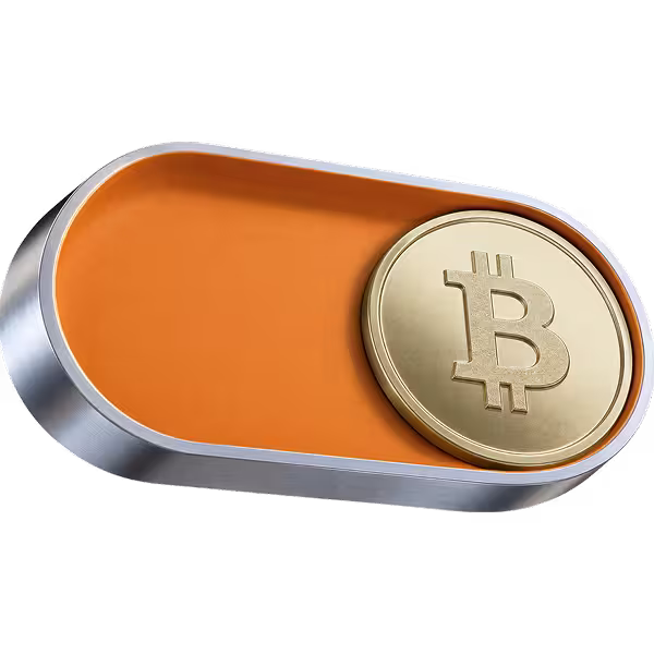 Goldfarbene Bitcoin-Münze auf einem silbernen und orangefarbenen länglichen, abgerundeten Tablett.